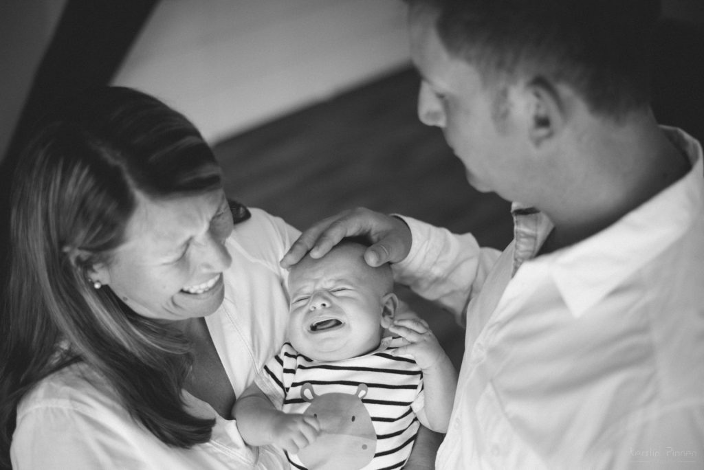 Familienfoto mit Baby schwarz weiß